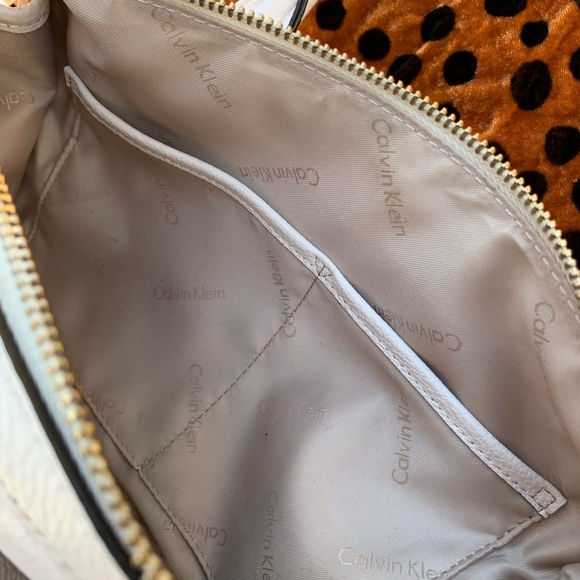 Genuine Calvin Klein Leather Purse - Picture 5 of 5